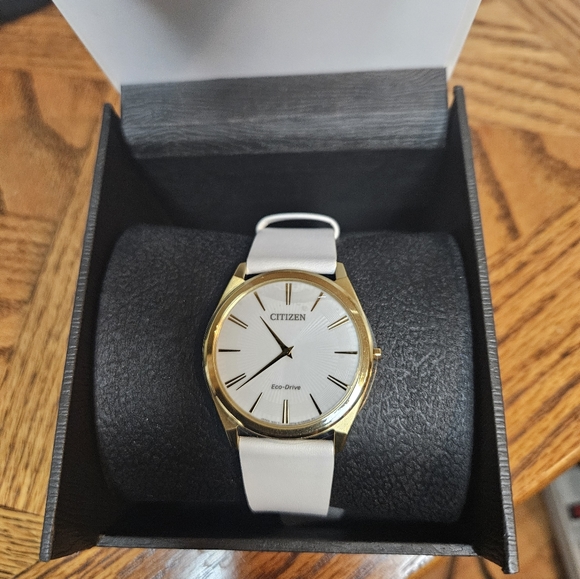 Citizen Eco-Drive watch - Picture 5 of 9